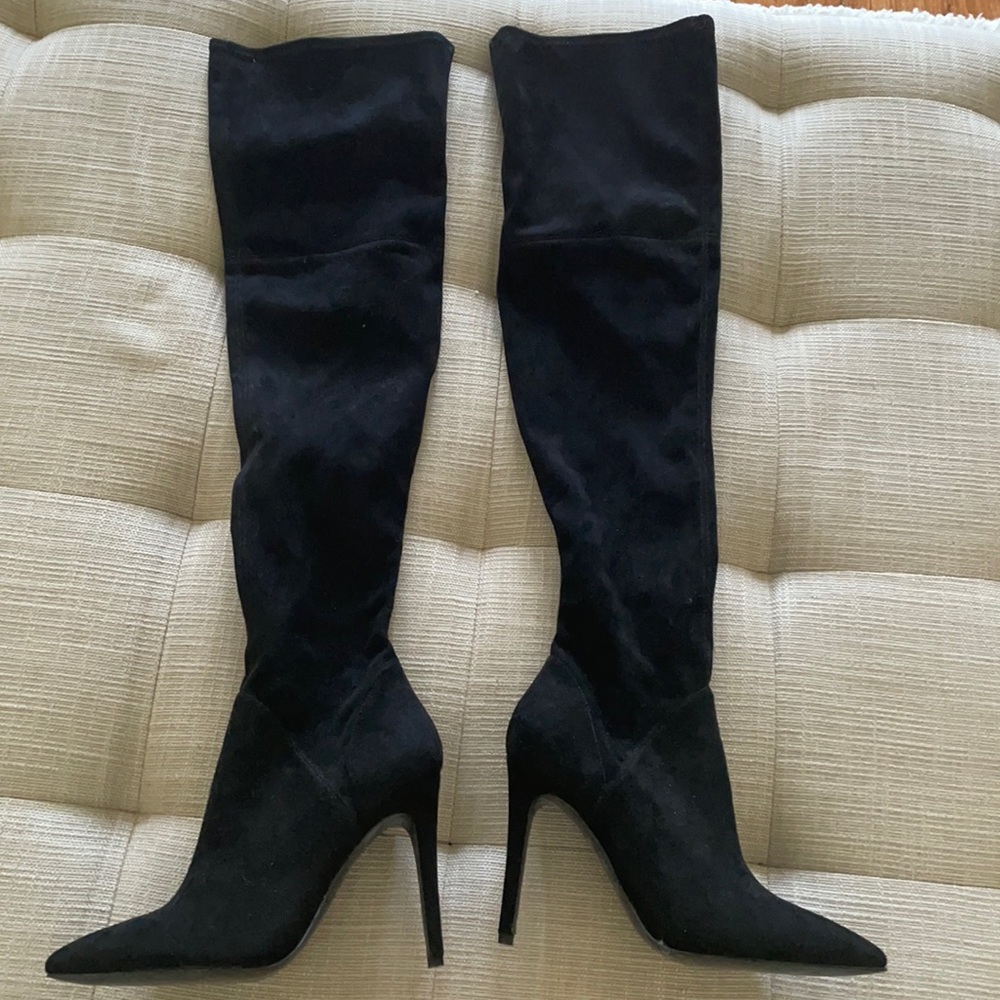 Beautiful suede stiletto Kendall + Kylie boots.